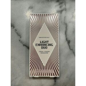 Kristofer Buckle Light Enhancing Duo Cream and Powder Highlighter